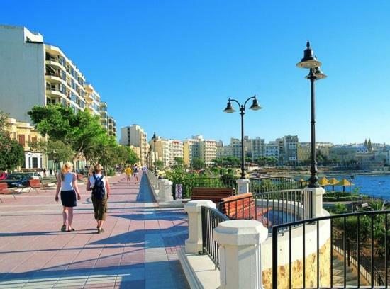 Contemporary, Luxury Apartment With Valletta And Harbour Views Sliema Exterior photo